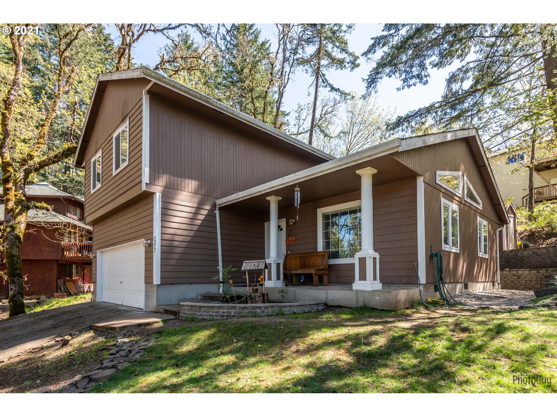 7277 Forsythia Street Springfield, OR 97478 - Photo 5 of 29 a view of a house with backyard