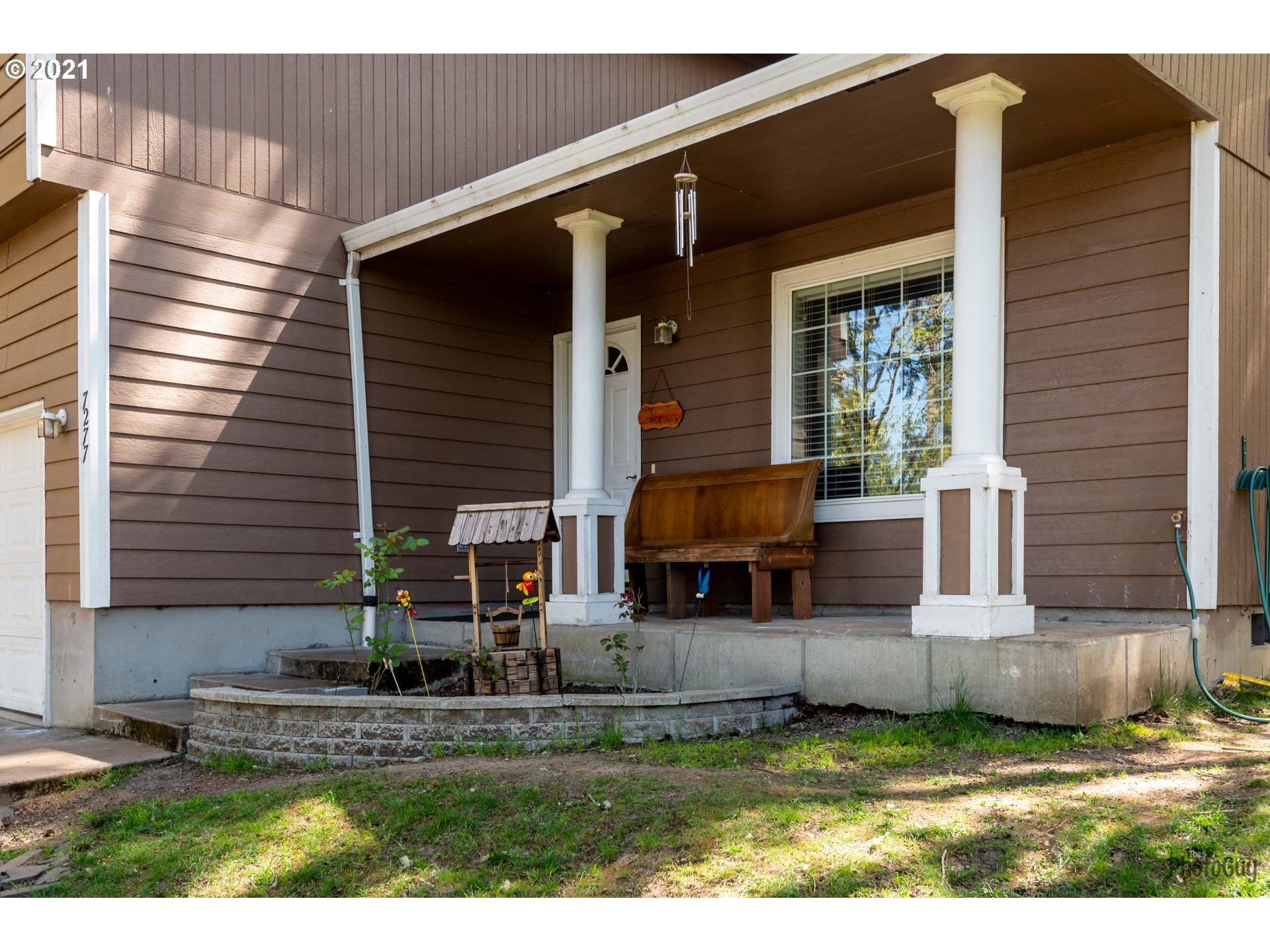 7277 Forsythia Street Springfield, OR 97478 - Photo 6 of 29 a view of a house with backyard and sitting area