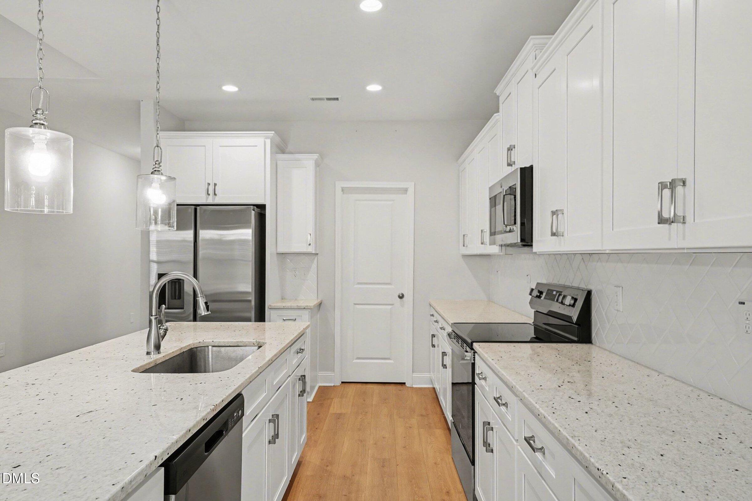 2815 Lemuel Black Road Spring Lake, NC 28390 - Photo 6 of 37 014_file_3170