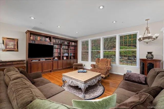 $2,295,000 | 179 Sprain Road, Scarsdale, NY 10583