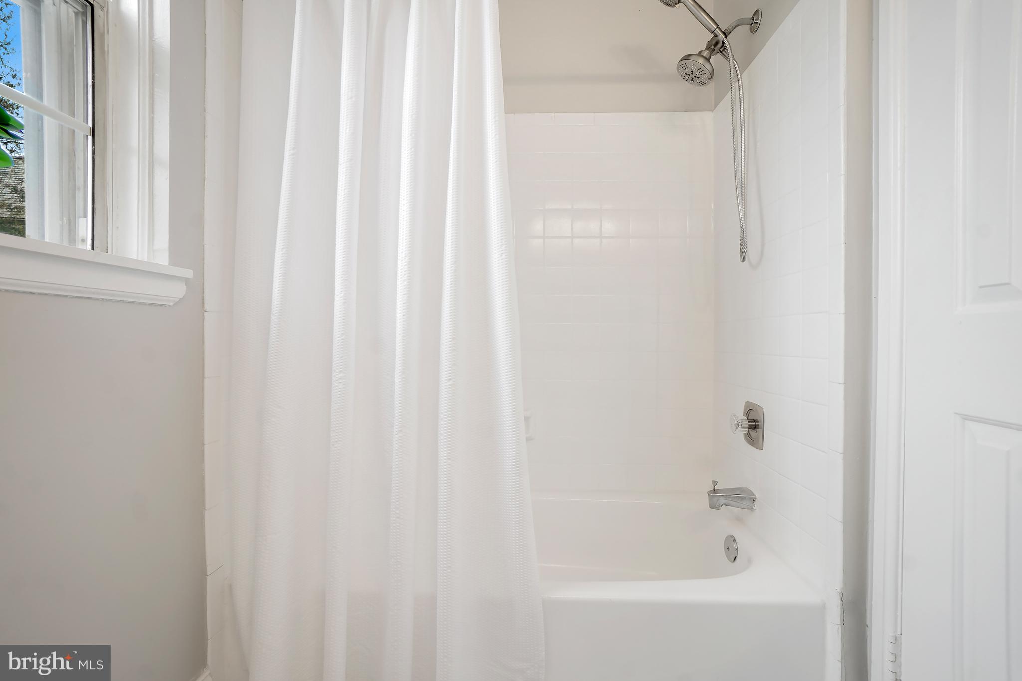 4905 29th Road South, Unit B1 Arlington, VA 22206 - Photo 20 of 52 a bathroom with a shower and a bath tub