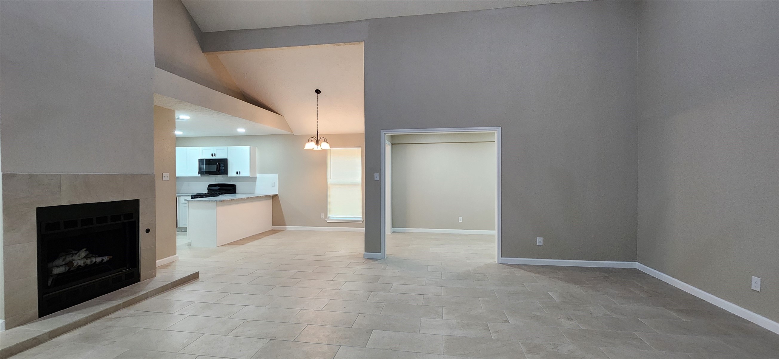 128 Lasso Street Angleton, TX 77515 - Photo 5 of 24