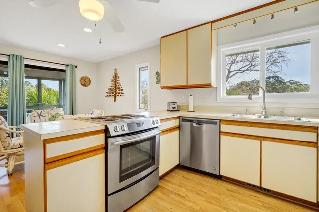 $998,600 | 1 Battery Park Road, Edisto Island, SC 29438