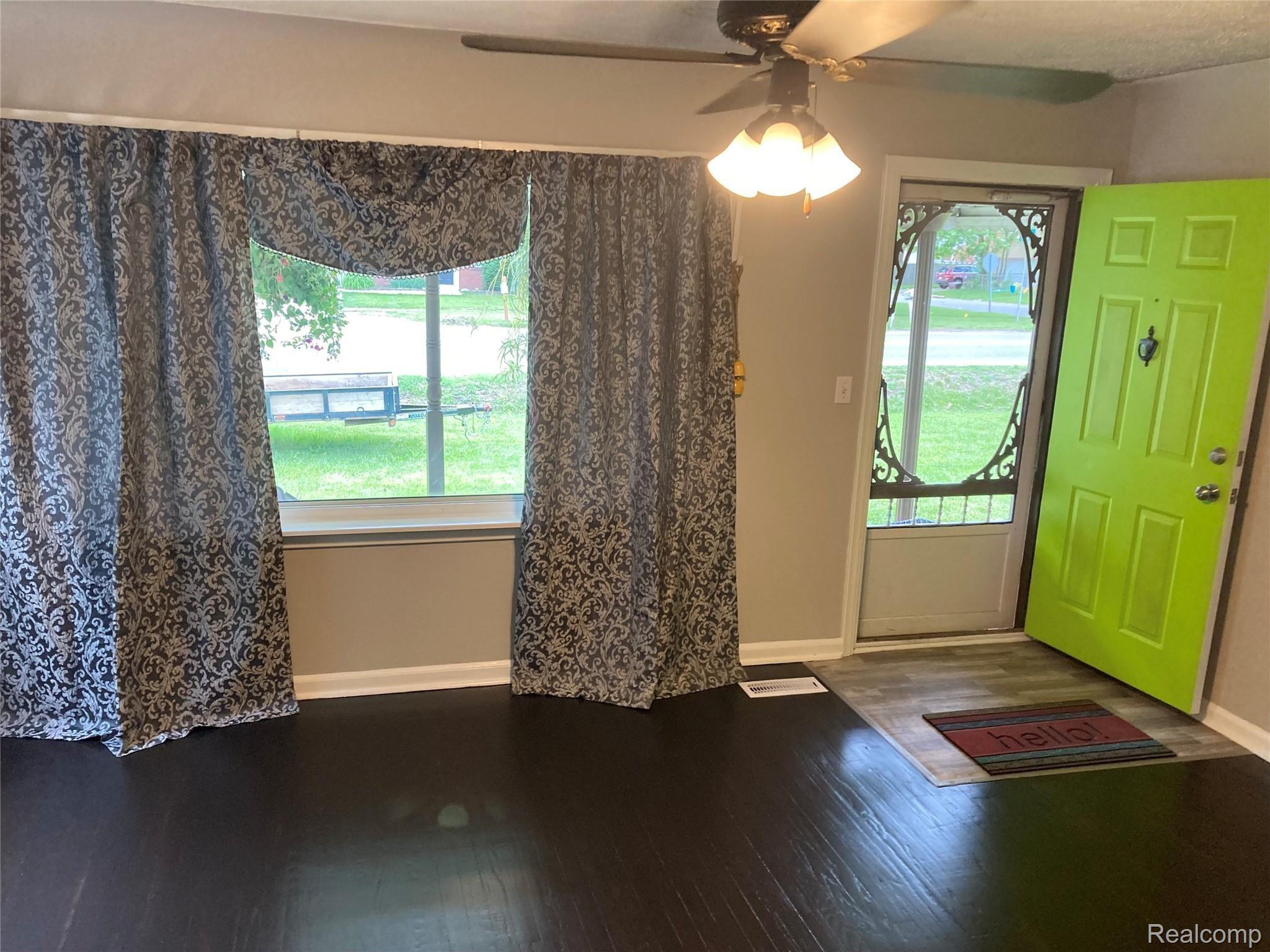 19200 Inkster Road Redford, MI 48240 - Photo 6 of 16 Living Room 2.jpg