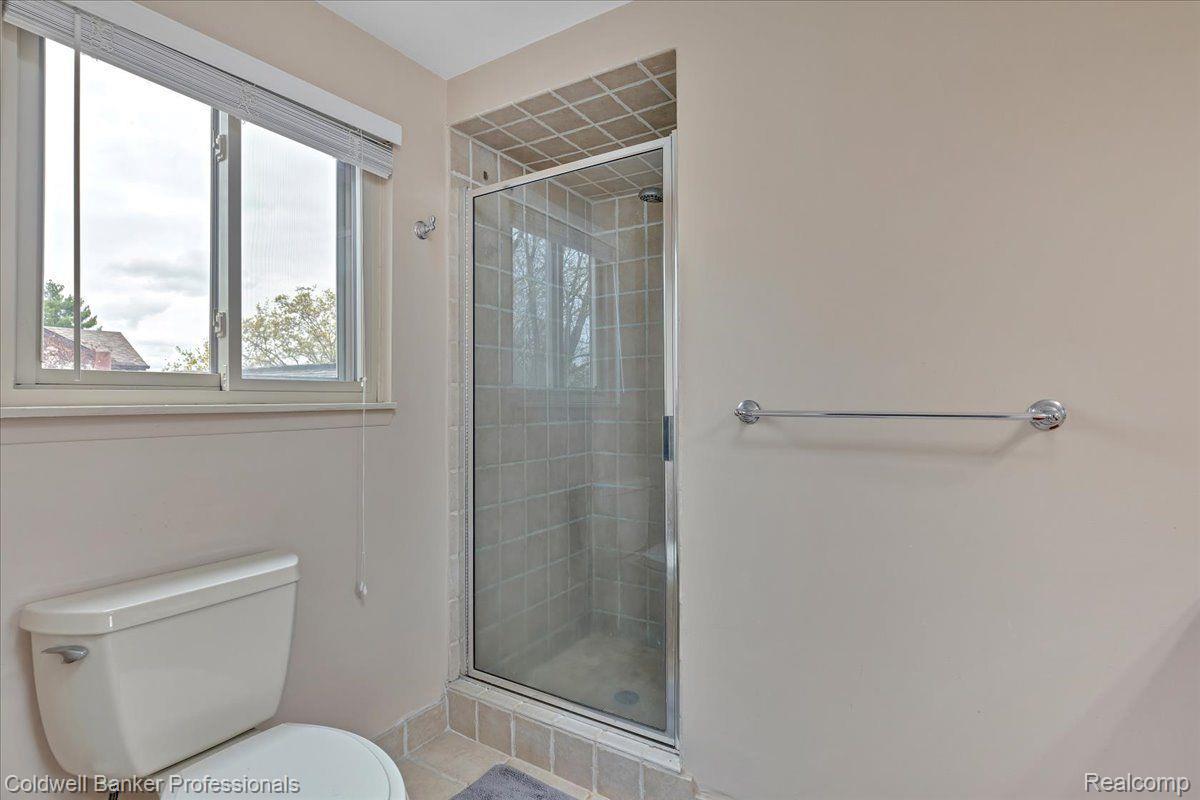 693 Lockmoore Court Rochester, MI 48307 - Photo 21 of 39 Gallery Image 21