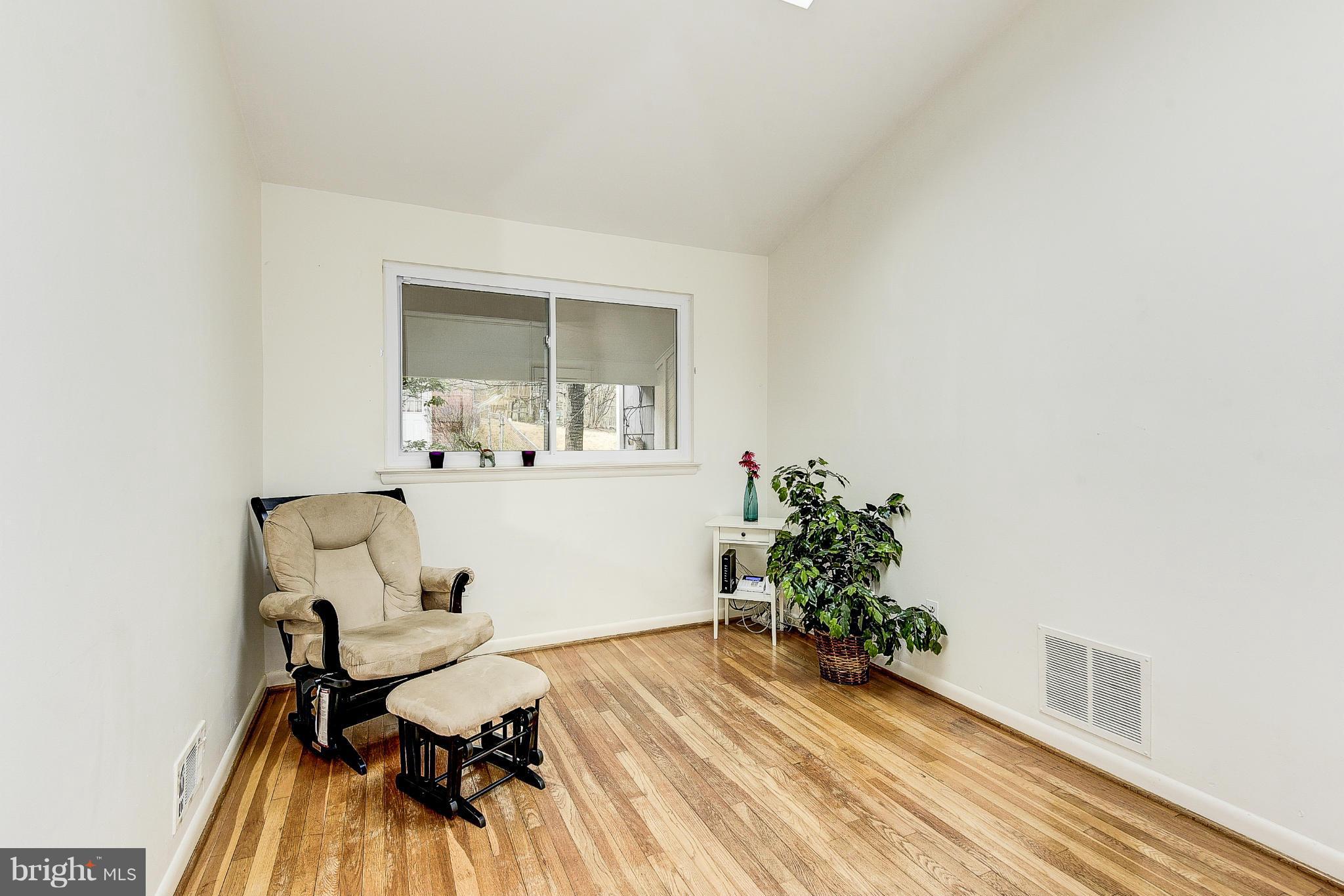204 Bluff Terrace Silver Spring, MD 20902 - Photo 22 of 30 Bedroom