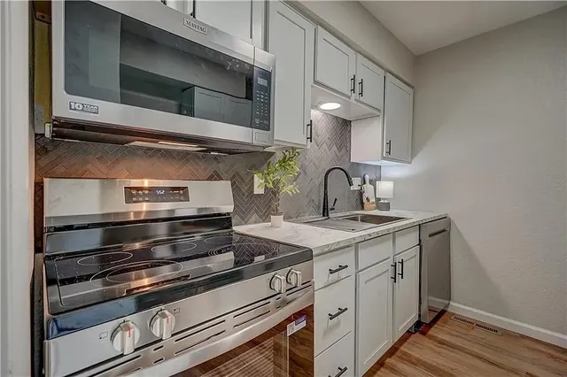 $965,000 | 1726 East 97th Street, Kansas City, MO 64131