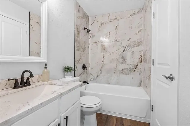 $965,000 | 1726 East 97th Street, Kansas City, MO 64131