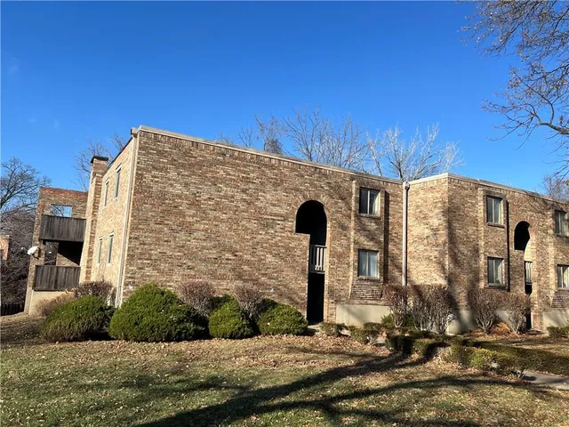 $965,000 | 1726 East 97th Street, Kansas City, MO 64131