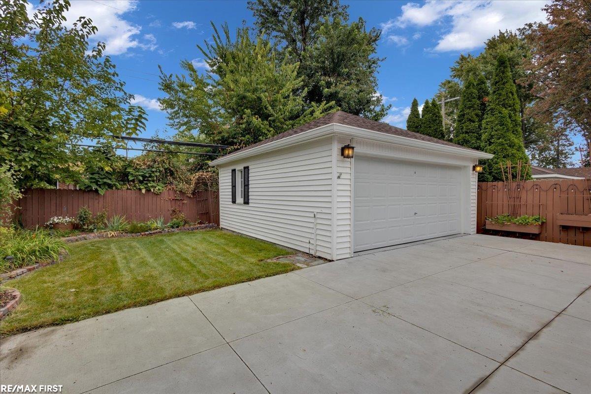 1794 Bournemouth Road Grosse Pointe, MI 48236 - Photo 6 of 32 50123337-5.JPG