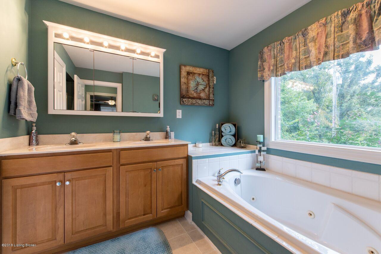 10201 Back Run Road Louisville, KY 40299 - Photo 19 of 57 back run pro master bath vanity