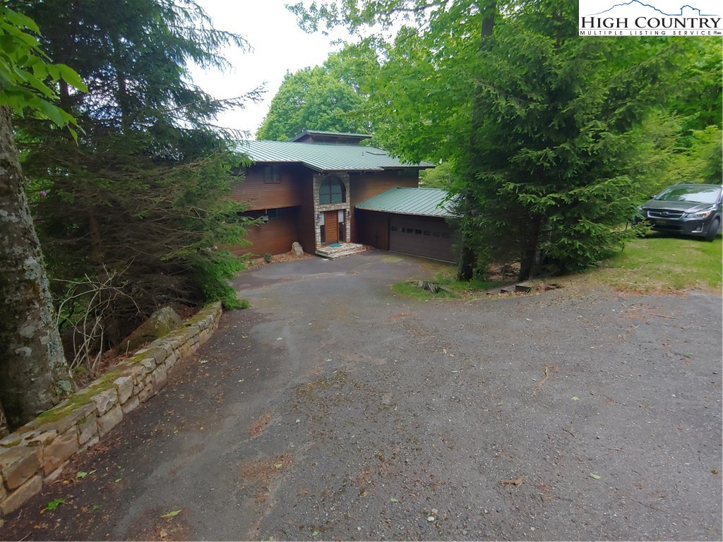122 Grassy Gap Loop Road Beech Mountain, NC 28604 - Photo 1 of 44 Gallery Image 1