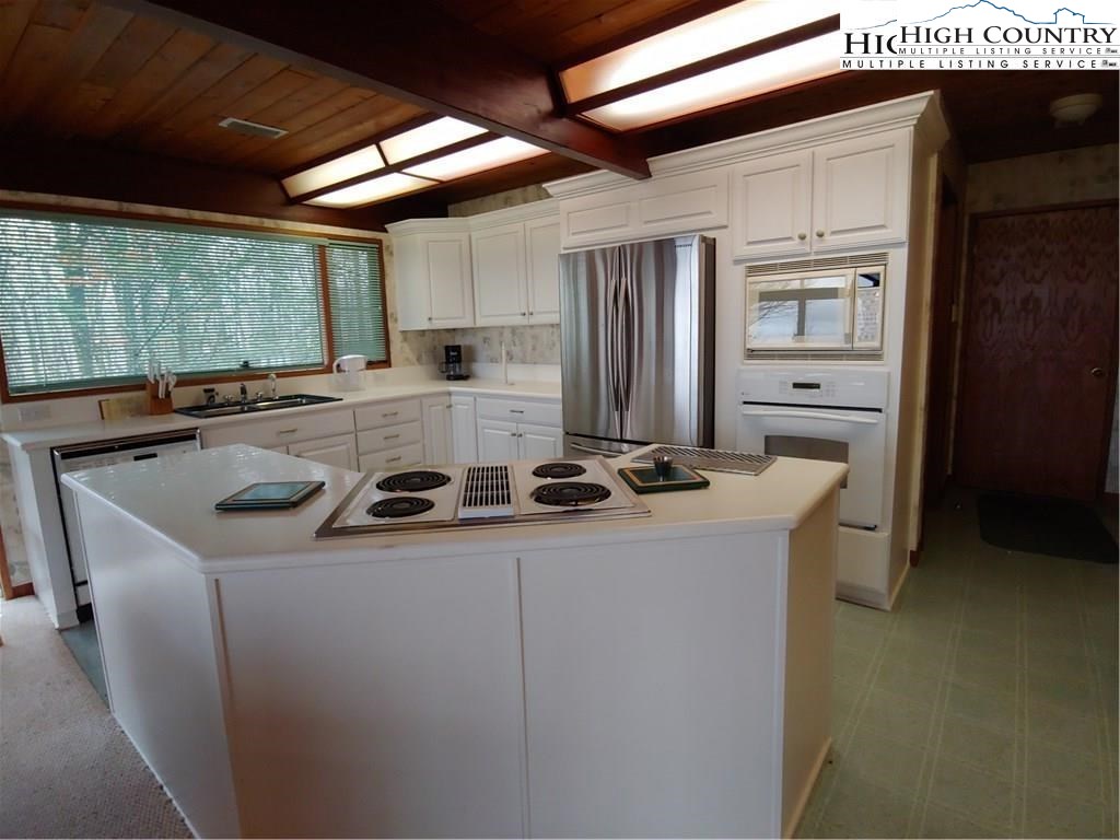 122 Grassy Gap Loop Road Beech Mountain, NC 28604 - Photo 11 of 44 Gallery Image 11