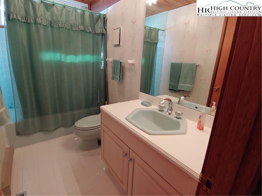 122 Grassy Gap Loop Road Beech Mountain, NC 28604 - Photo 18 of 44 Gallery Image 18