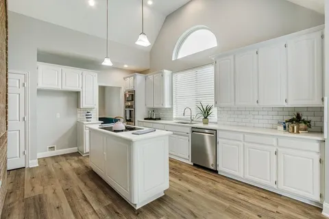 $567,600 | 2813 Mesa Court, Hurst, TX 76054