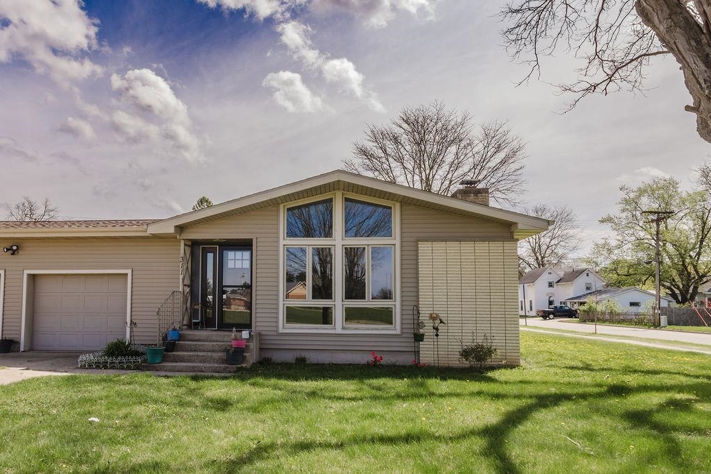311 North Westmor Street Spring Green, WI 53588 - Photo 2 of 40