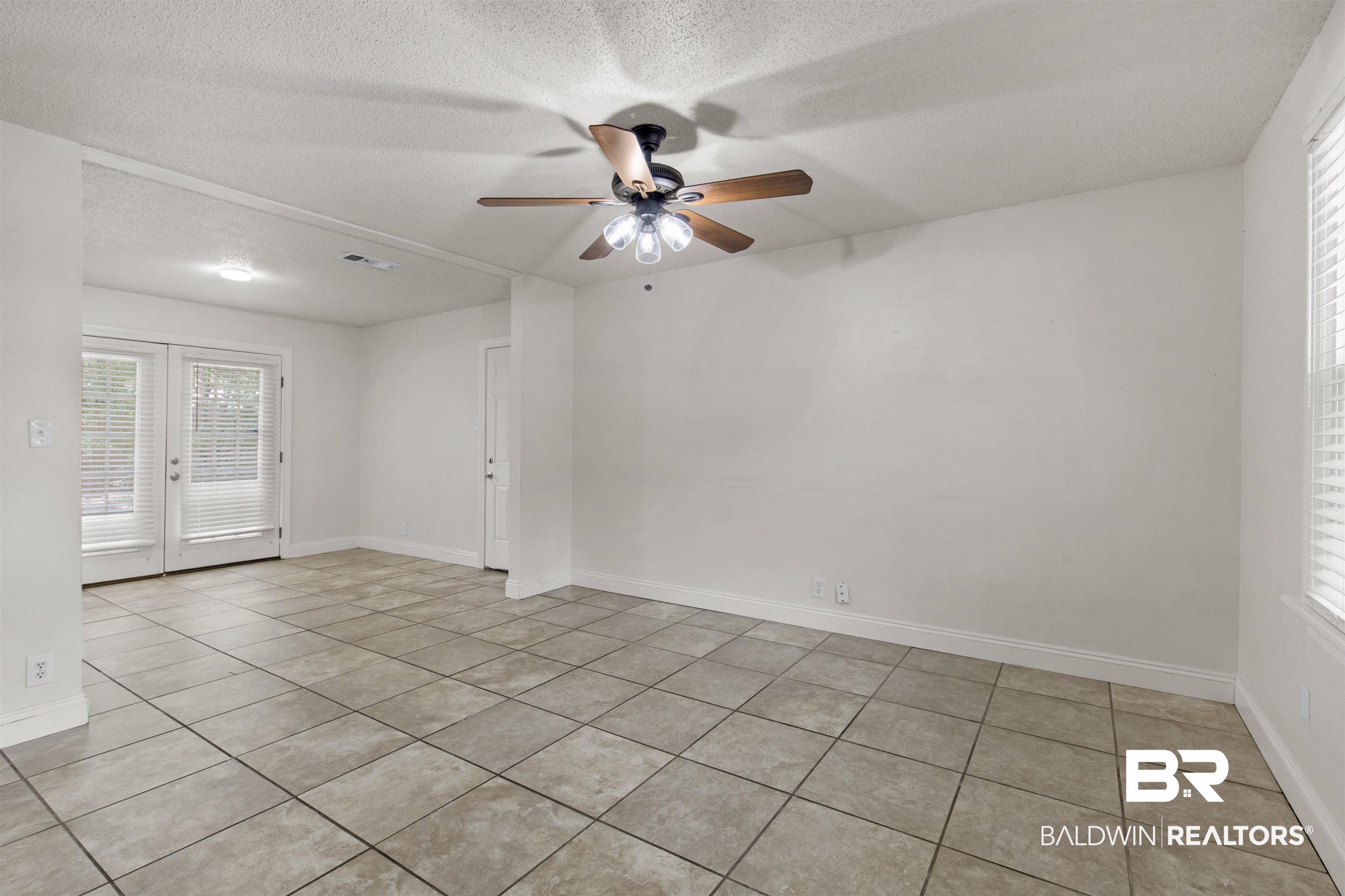 5524 Overlook Road Mobile, AL 36618 - Photo 4 of 21