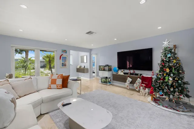 $7,800 | 6251 Northeast 19th Terrace, Fort Lauderdale, FL 33308