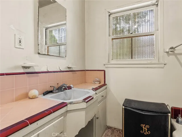 $1,389,983 | 441 Dartmouth Road, Burbank, CA 91504