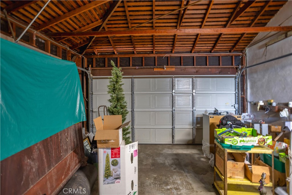 441 Dartmouth Road Burbank, CA 91504 - Photo 29 of 34 Garage