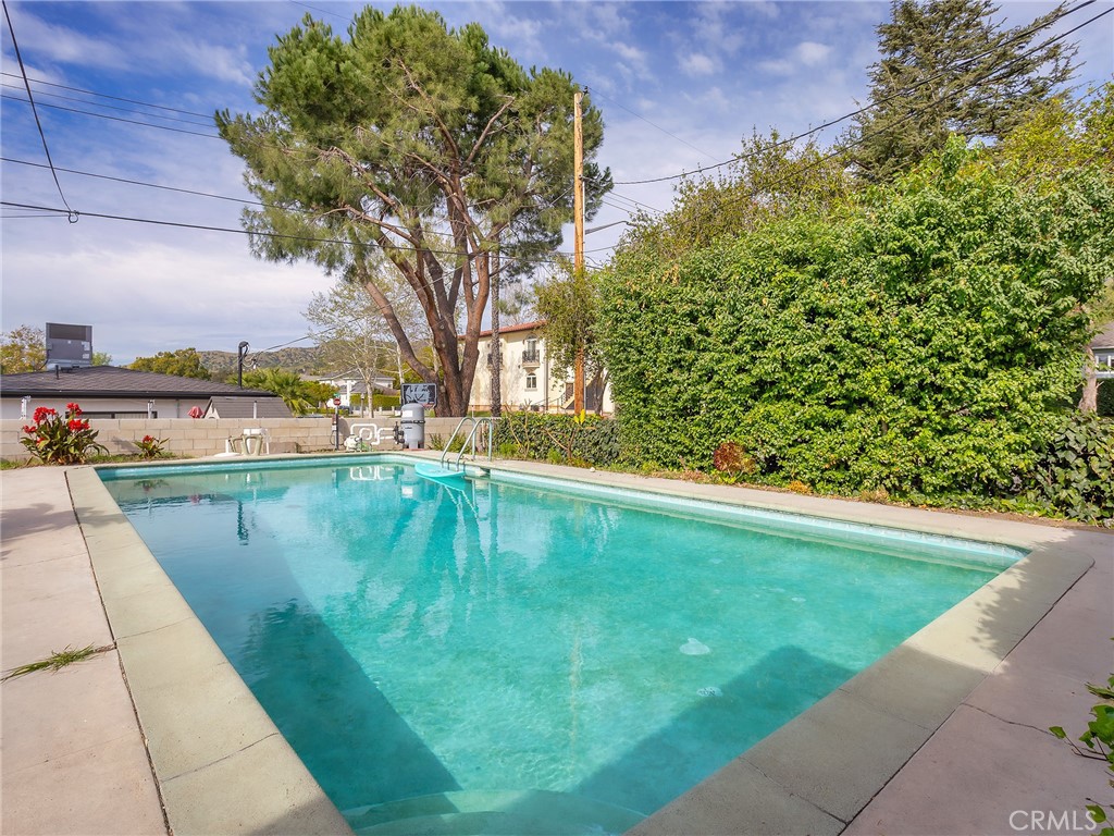 441 Dartmouth Road Burbank, CA 91504 - Photo 30 of 34 Pool