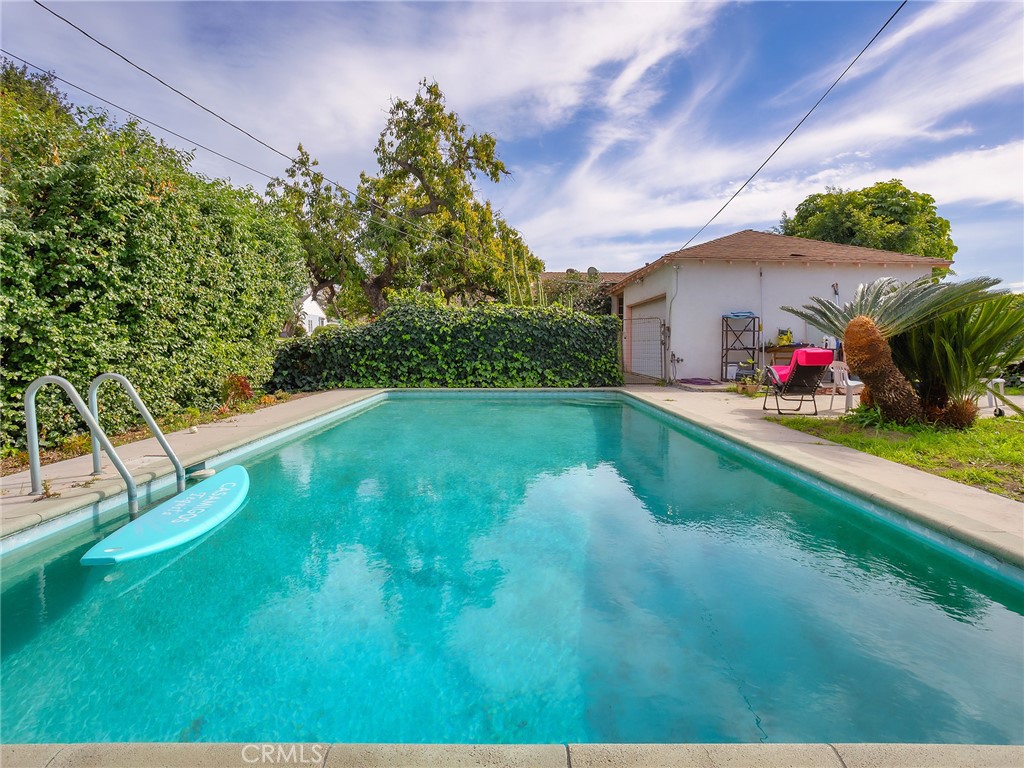 441 Dartmouth Road Burbank, CA 91504 - Photo 31 of 34 Pool