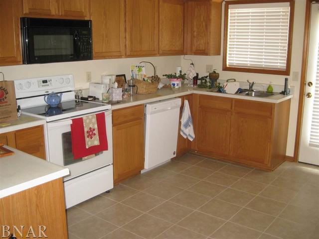 1407 Windham Hill Road Bloomington, IL 61704 - Photo 5 of 16