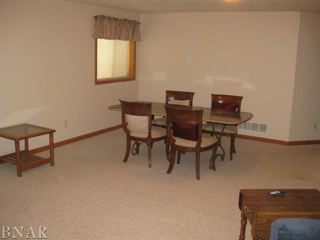 1407 Windham Hill Road Bloomington, IL 61704 - Photo 8 of 16