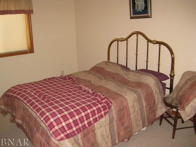 1407 Windham Hill Road Bloomington, IL 61704 - Photo 9 of 16