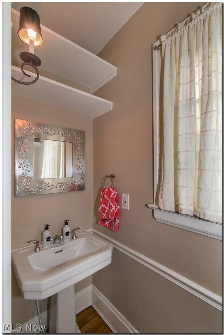 3060 Coleridge Road Cleveland, OH 44118 - Photo 7 of 32