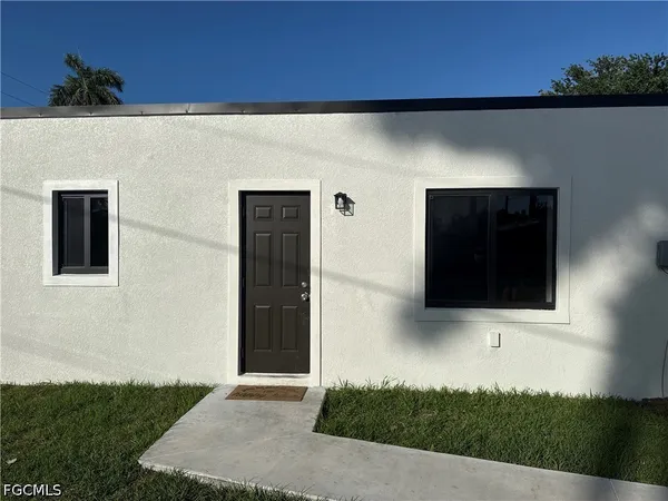 $1,700 | 4523 Palm Beach Boulevard, Unit 3, Fort Myers, FL 33905