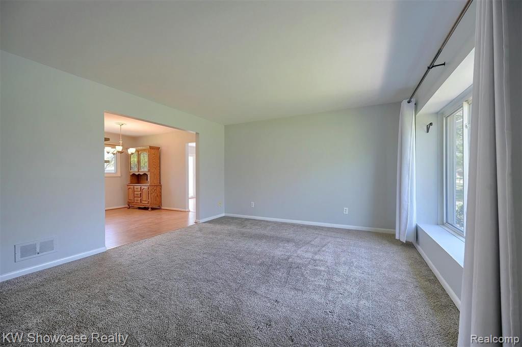 37711 Carson Street Farmington, MI 48331 - Photo 4 of 25