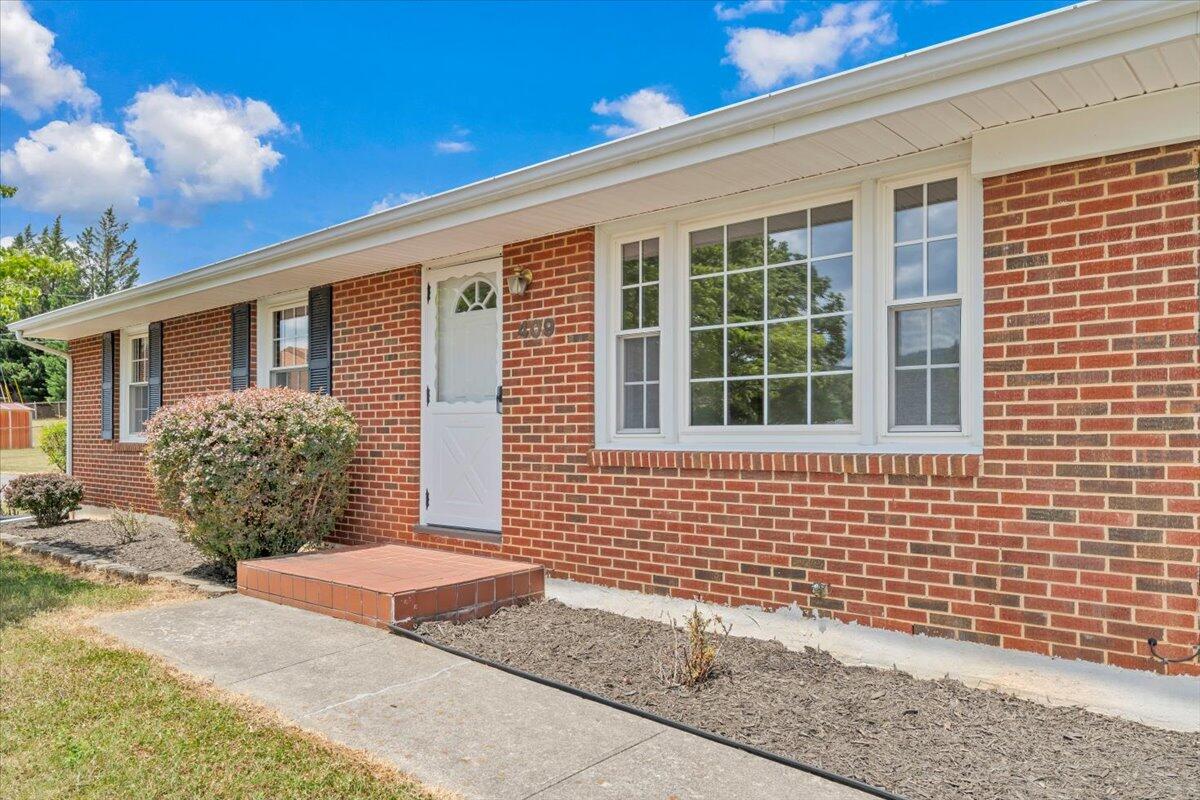 409 Decatur Circle Salem, VA 24153 - Photo 2 of 47 02-MIB06402-R5