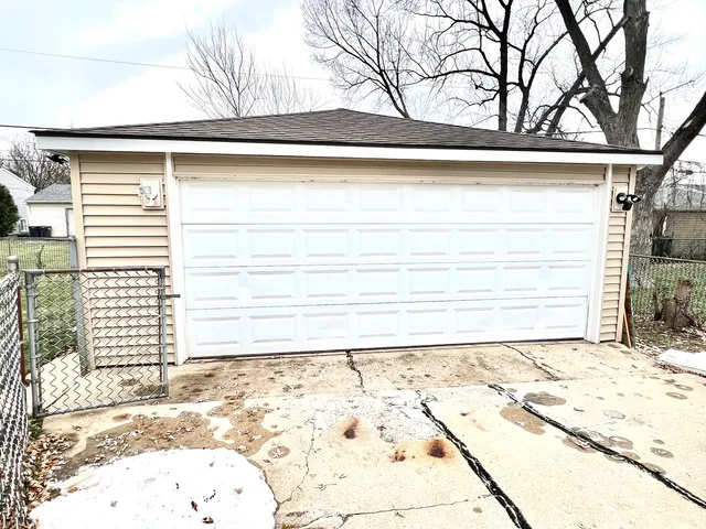 $314,900 | 210 Willow Road, Streamwood, IL 60107