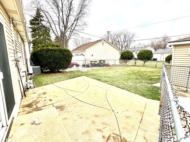 $314,900 | 210 Willow Road, Streamwood, IL 60107