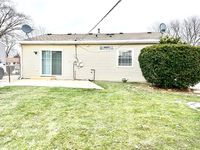 $314,900 | 210 Willow Road, Streamwood, IL 60107