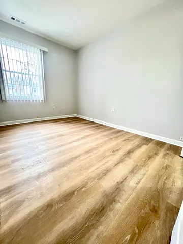 $314,900 | 210 Willow Road, Streamwood, IL 60107