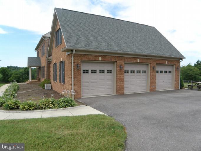 3833 Wayson Road Davidsonville, MD 21035 - Photo 17 of 29 3 Car Attached Garage