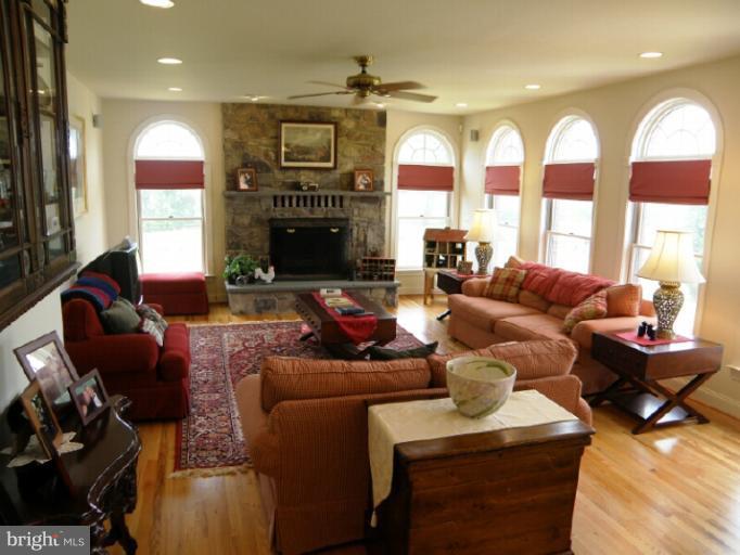 3833 Wayson Road Davidsonville, MD 21035 - Photo 7 of 29 Family Room
