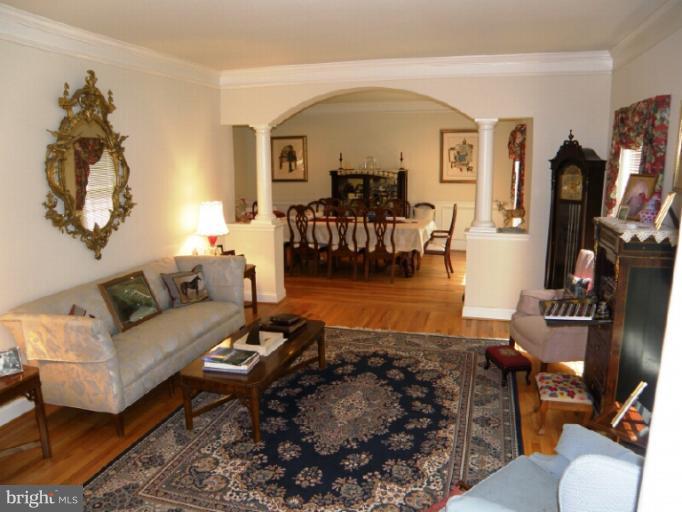 3833 Wayson Road Davidsonville, MD 21035 - Photo 9 of 29 Living Room