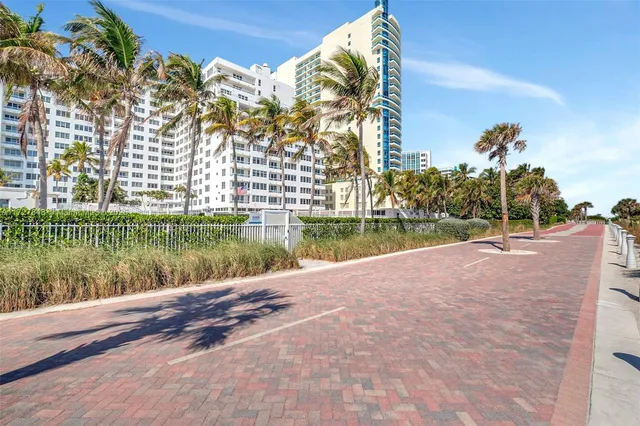 $3,750 | 5005 Collins Avenue, Unit 1224, Miami Beach, FL 33140