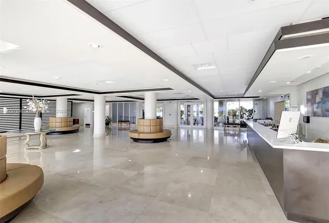 $3,750 | 5005 Collins Avenue, Unit 1224, Miami Beach, FL 33140