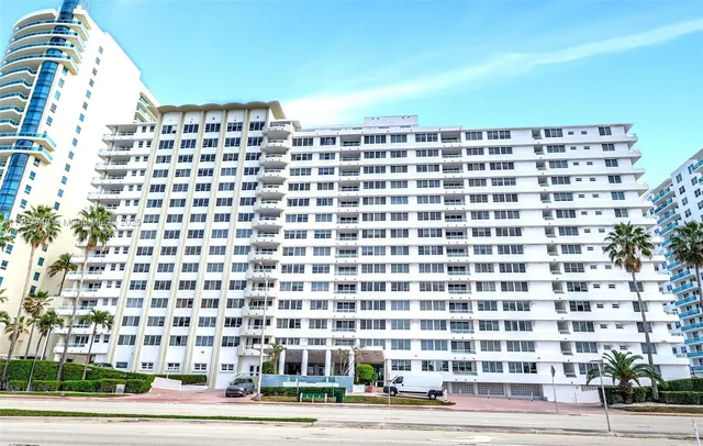 $3,750 | 5005 Collins Avenue, Unit 1224, Miami Beach, FL 33140