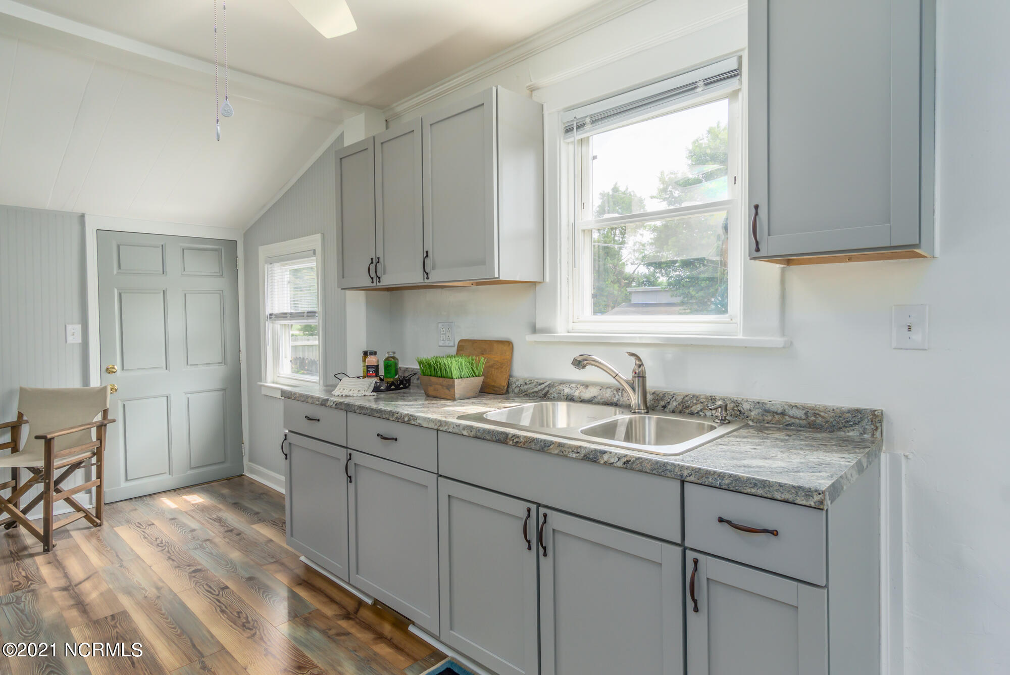 1418 Rhem Avenue New Bern, NC 28560 - Photo 21 of 45 Kitchen