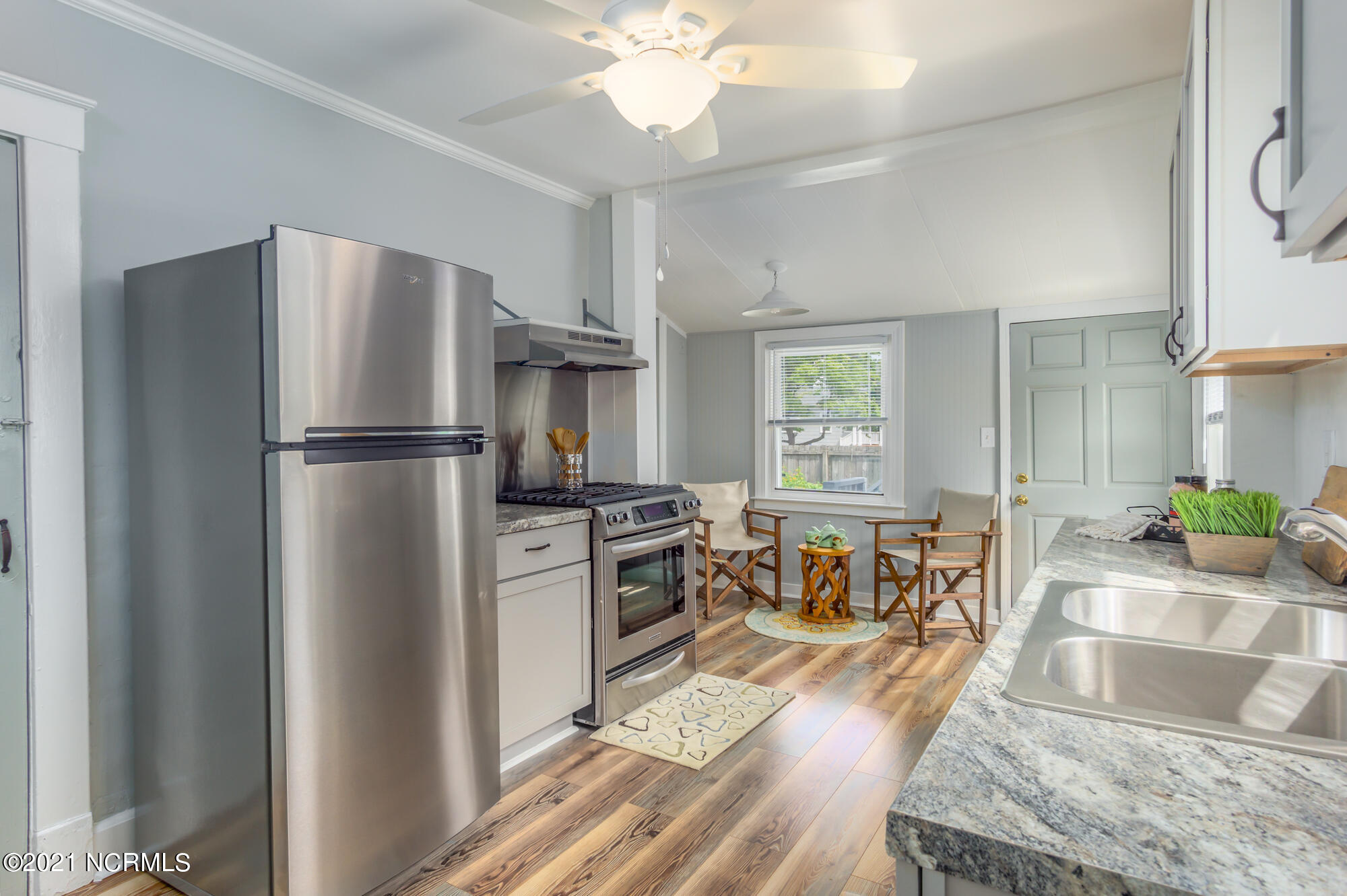 1418 Rhem Avenue New Bern, NC 28560 - Photo 3 of 45 Kitchen