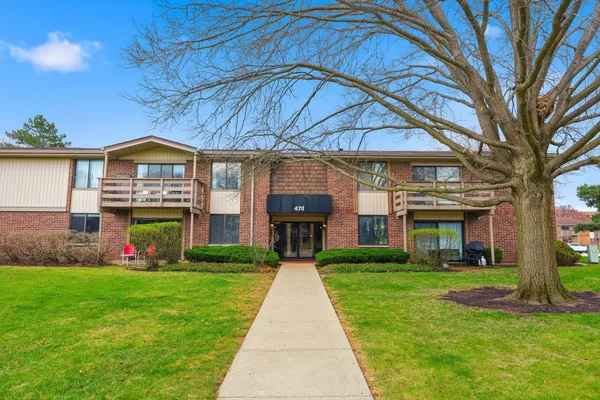 $229,900 | 471 Raintree Court, Unit 2B, Glen Ellyn, IL 60137