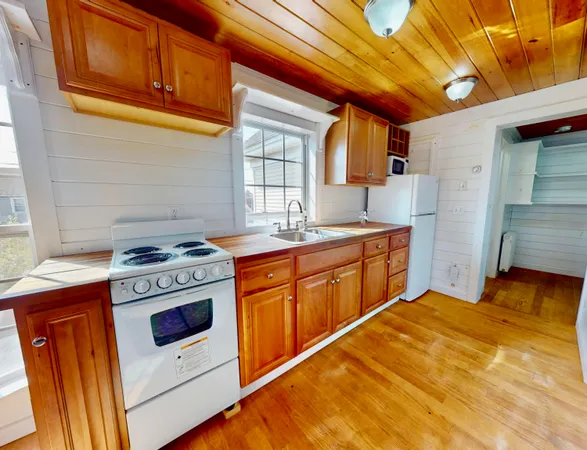 $749,000 | 62 West Main Street, Vinalhaven, ME 04863