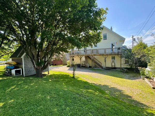 $749,000 | 62 West Main Street, Vinalhaven, ME 04863