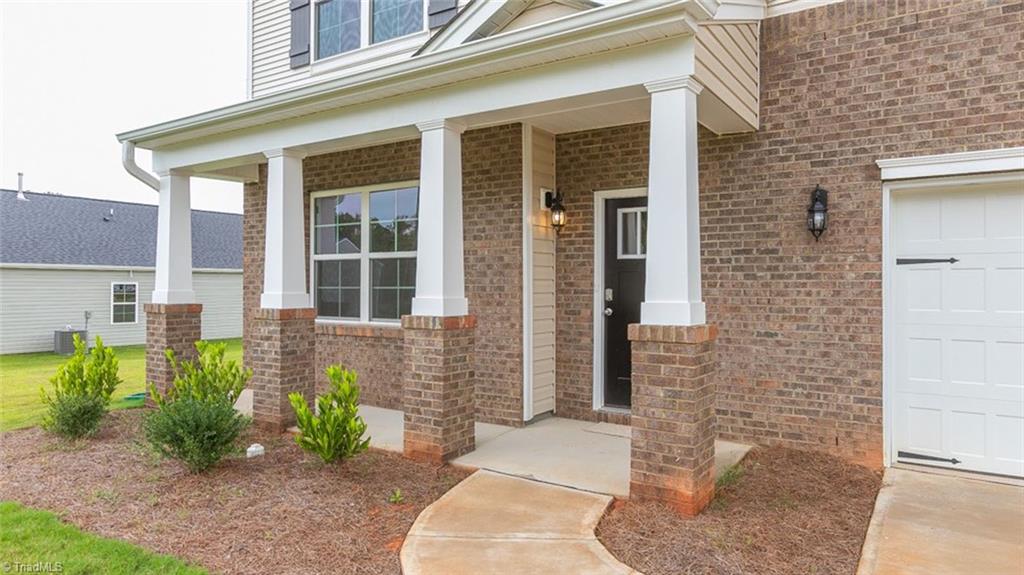 577 Tobacco Road Lexington, NC 27295 - Photo 4 of 34 *photos are of model home and are for representational purposes only*