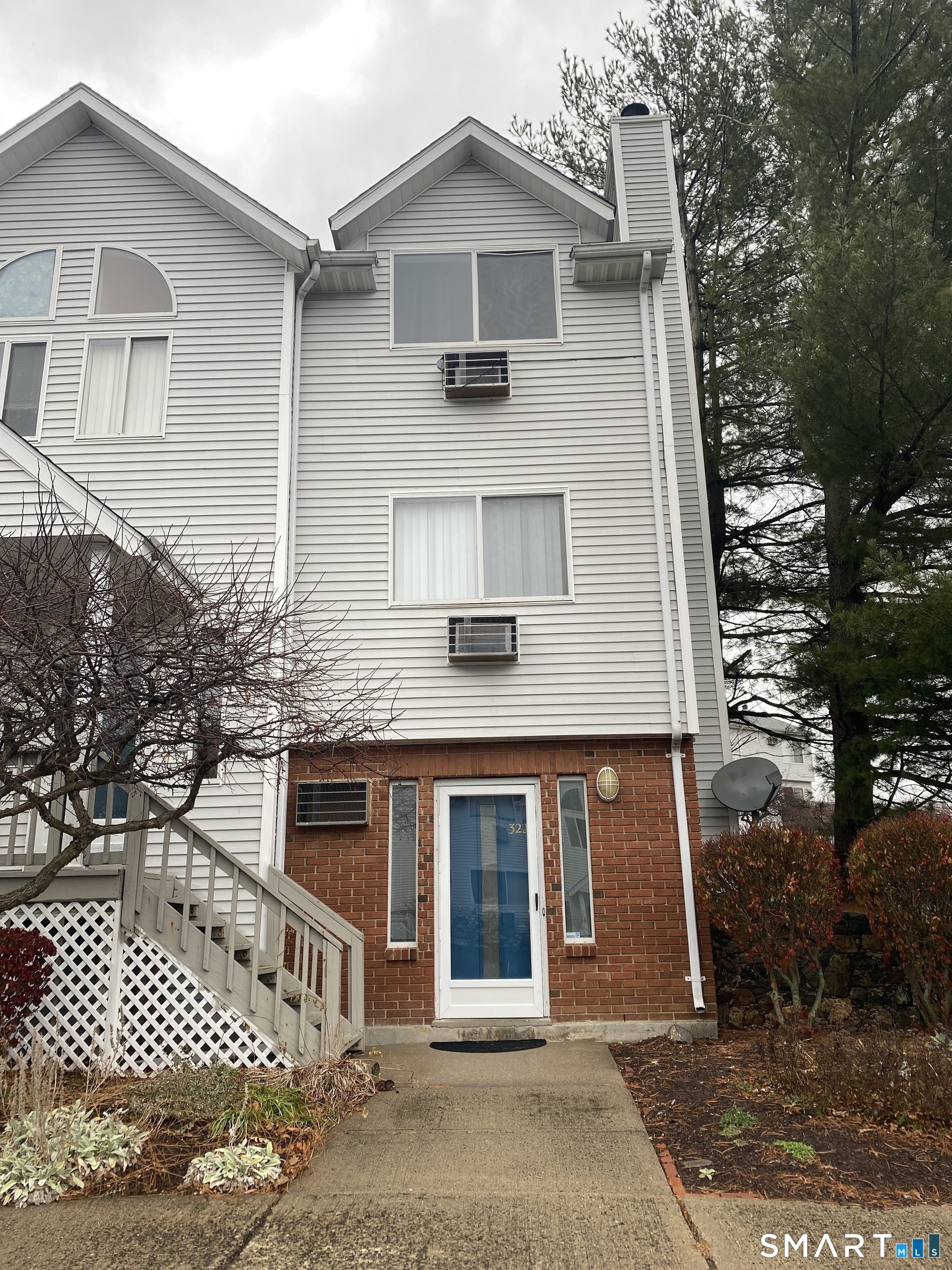 925 Oronoke Road, Unit 32J Waterbury, CT 06708 - Photo 1 of 15